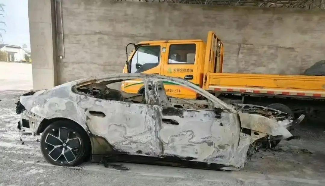 The SU7 was reduced to a shell after the fatal accident.