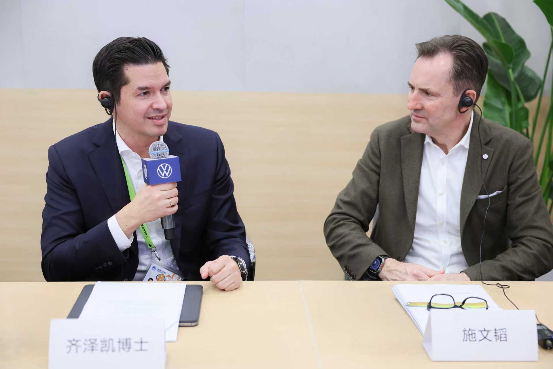 Thomas Schäfer, CEO of Volkswagen Passenger Cars, and Dr. Robert Cisek, CEO of Volkswagen Passenger Cars China